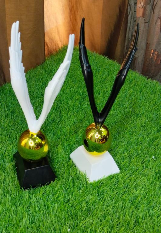 Golden Wing Sculpture – Modern Luxury Home Decor in Black & White