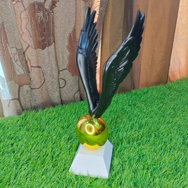 Golden Wing Sculpture – Modern Luxury Home Decor in Black & White